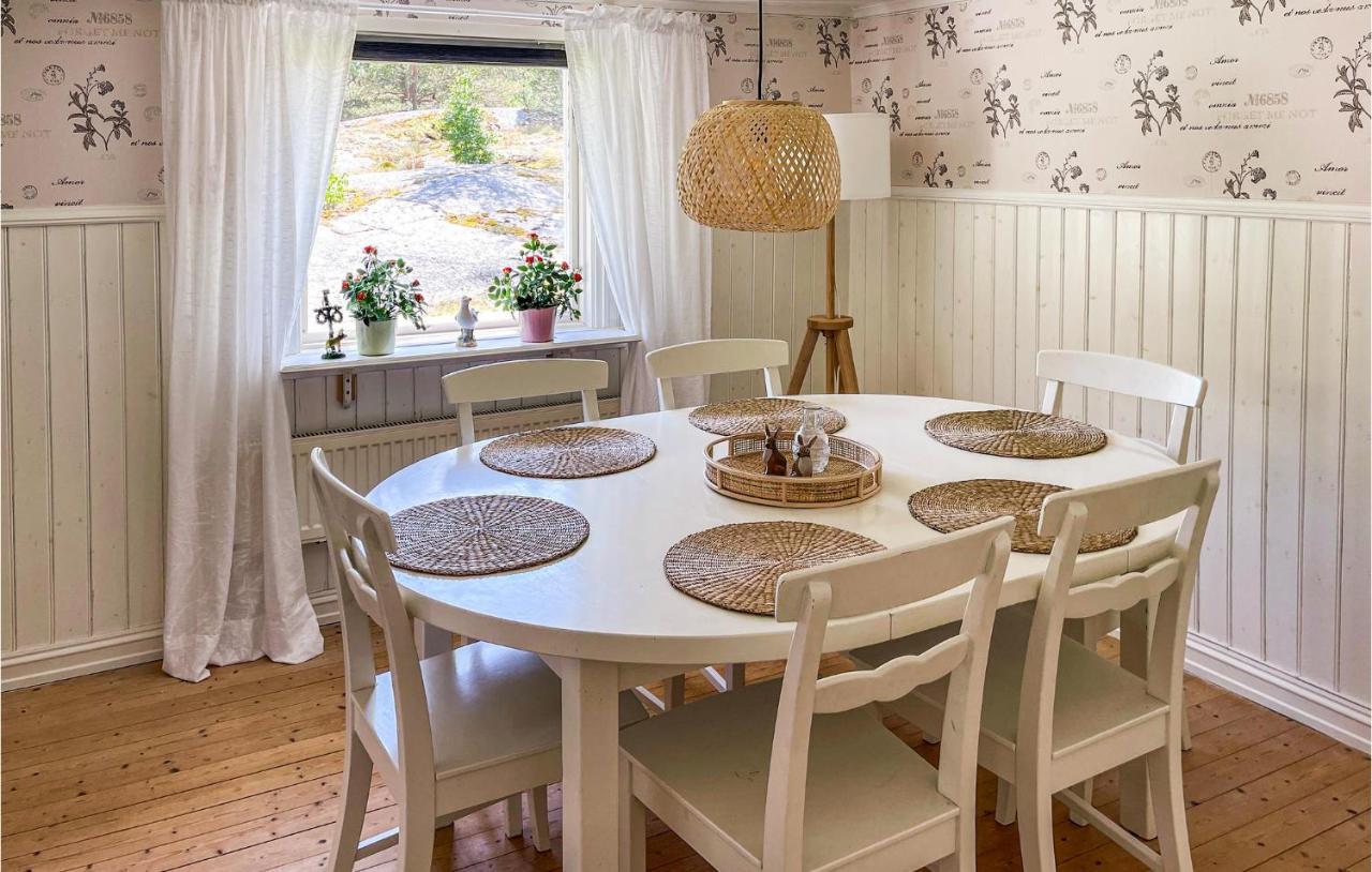 Cozy Home In Strmstad With Wifi Strömstad Exterior foto